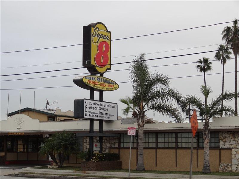 Skyways Hotel Los Angeles Exterior photo